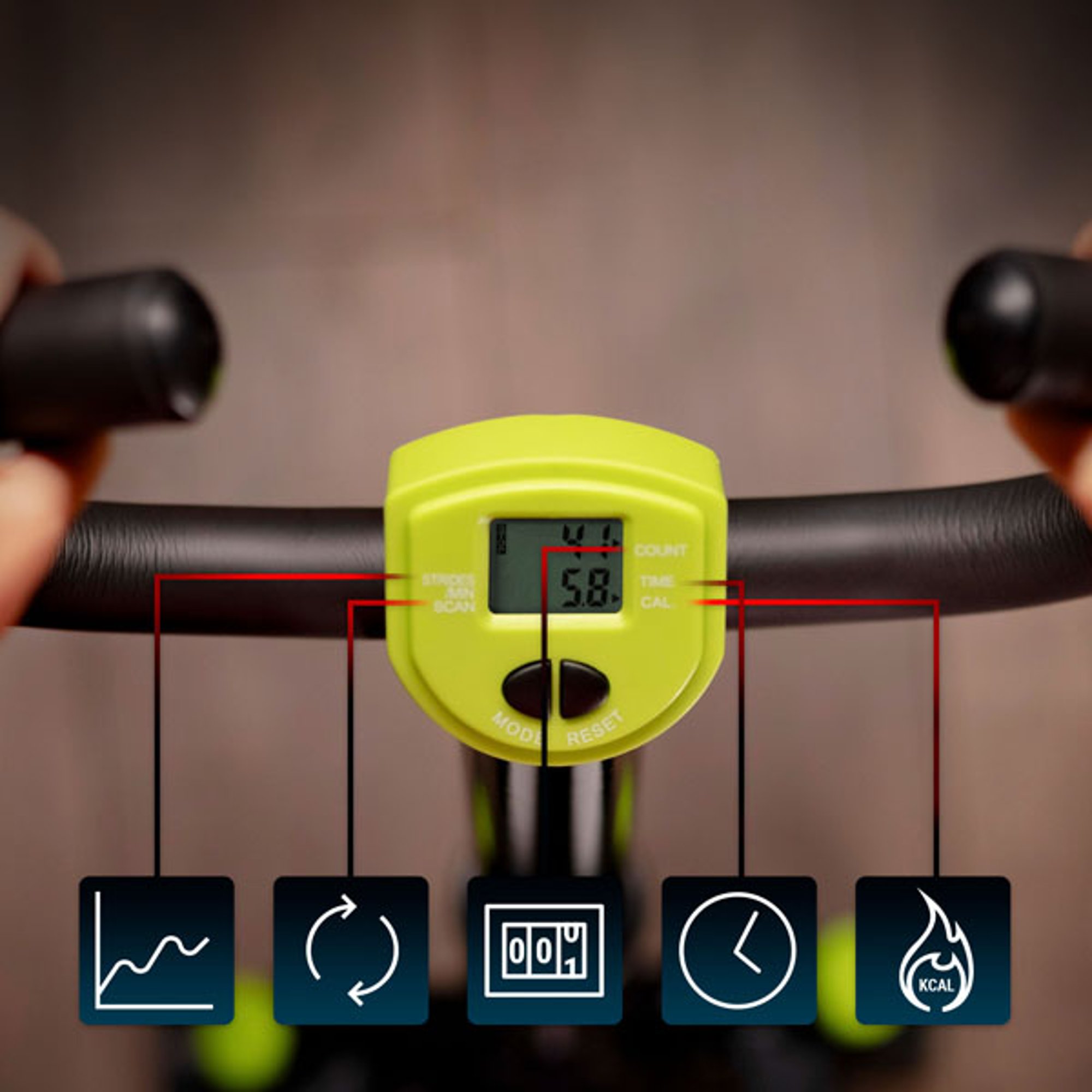 Trainingscomputer met de belangrijkste trainingsparameters zoals tijd, aantal stappen, verbrande calorieën bij de Stepper 055S van Hop-Sport