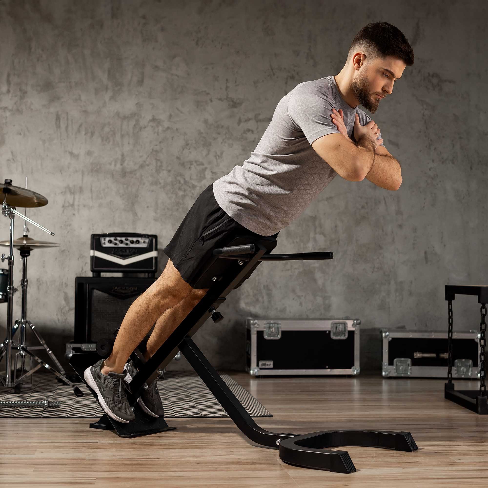 Rugtraining op verstelbare hyperextensiebank van Hop-Sport