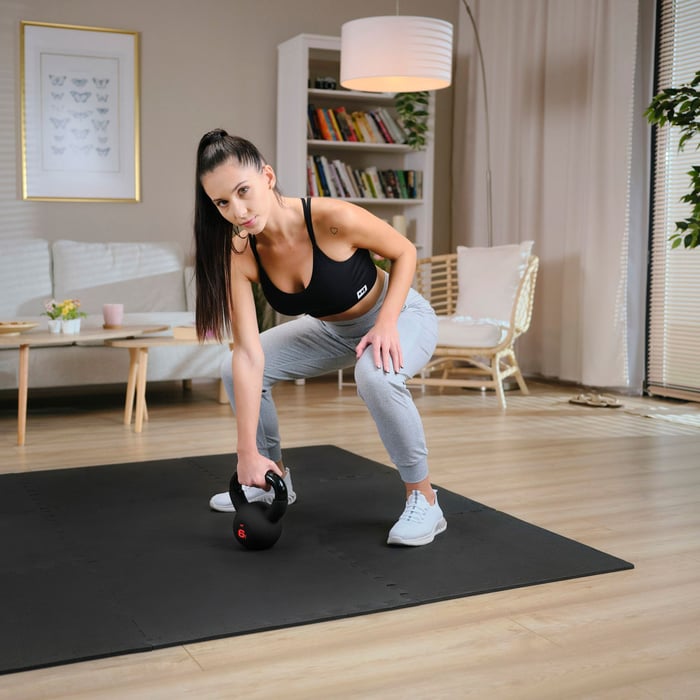 Training met gietijzeren kettlebell