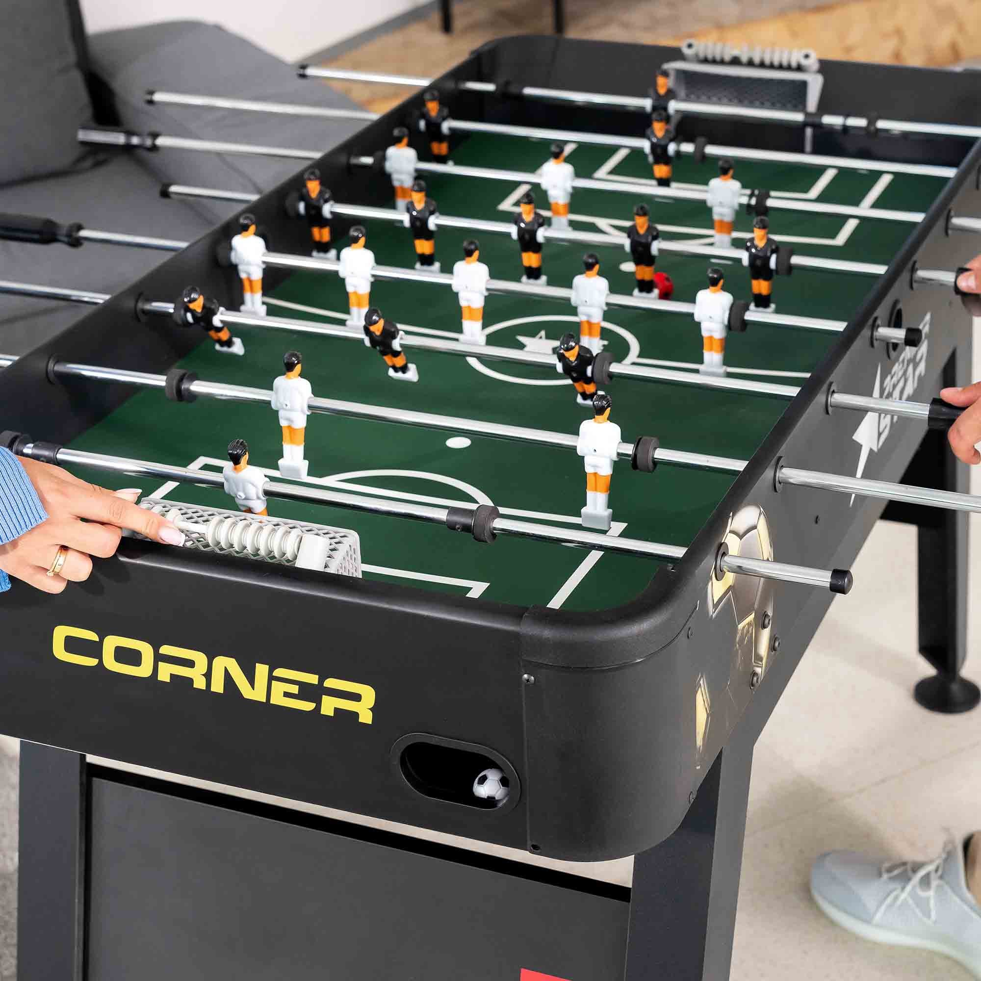 Tafelvoetbaltafel Corner met verbeterd speelveld en verhoogde hoeken