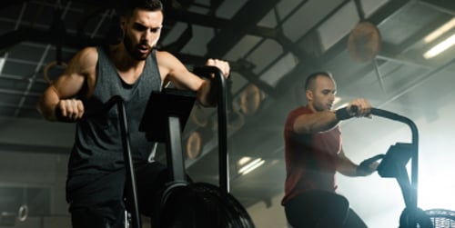 Afvallen met een crosstrainer: zo bereik je je doel zonder blessures