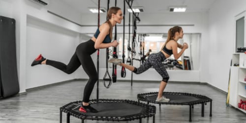 Is trampoline springen goed voor je? Gezondheidsvoordelen van trampoline springen