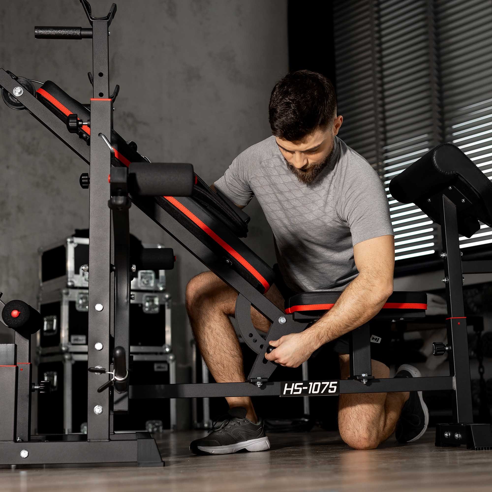 Verstelmogelijkheden van de rugleuning van de Halterbank HS-1075 met Lat Pulley Toren