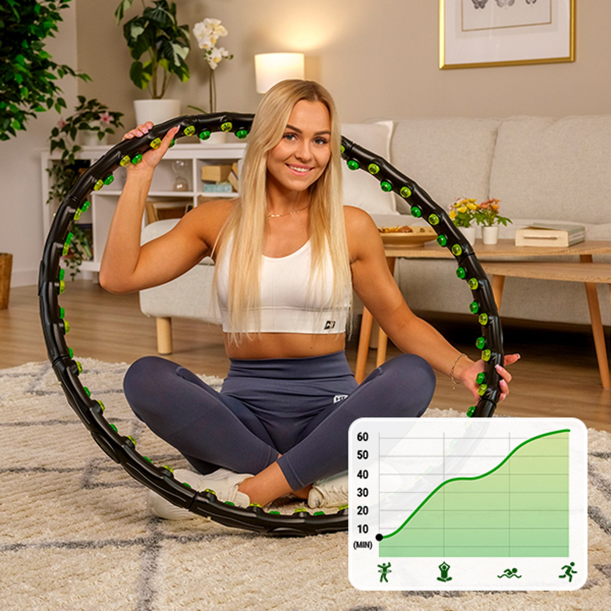Vrouw zit met de Hula Hoop op de grond groen