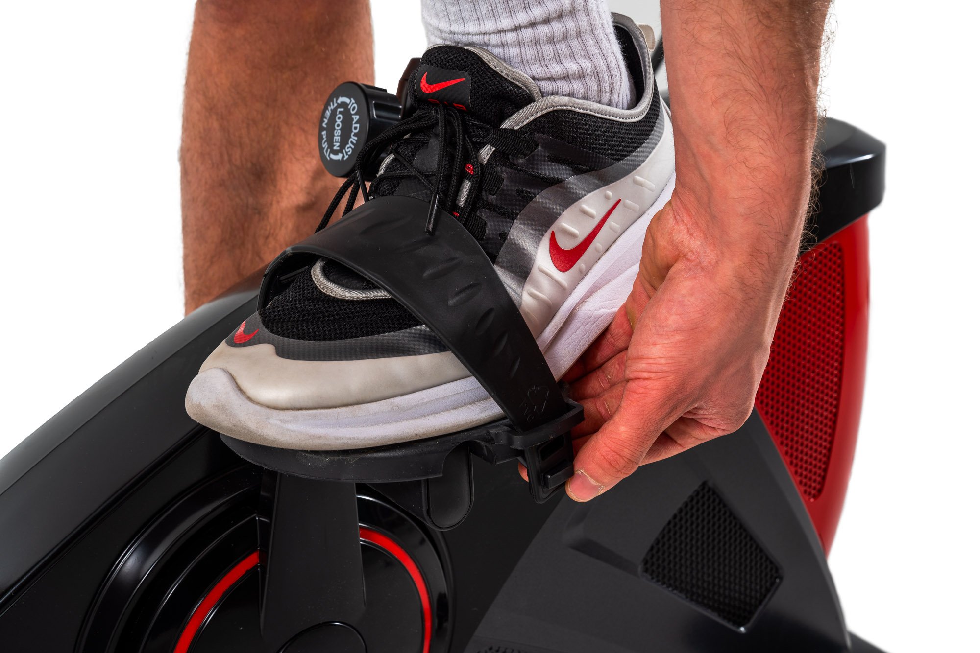 Verstelbare riem op de pedalen bij de hometrainer HS-090H Apollo